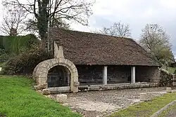 La fontaine-lavoir.