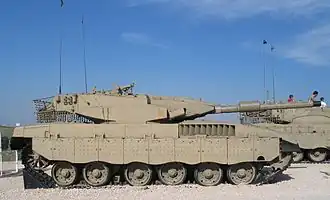 Le char Merkava conçu avec un blindage extrêmement incliné sur la tourelle