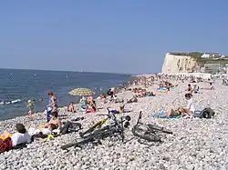 La plage de Mers à marée haute.