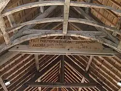 Charpente portant l'inscription fait par moi Ian Scordia, Antouen Garin fabric, 5 juillet 1698.