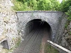 Vue de la tête du tunnel des Écomboles no&nbsp;1 côté Mesnay - Arbois.