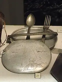 1914-18. Gamelle « Mess kit » gravéeet couverts en aluminiumColl. National World War I Museum