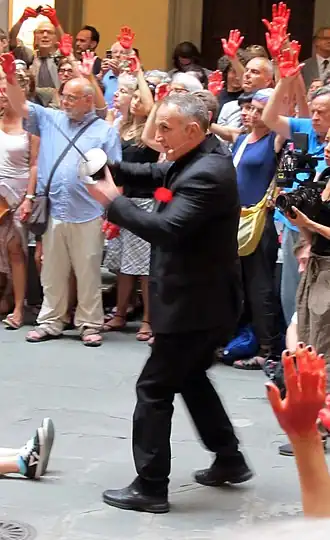 Description de cette image, également commentée ci-après