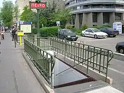 Ancien accès de la station de métro Maison-Blanche disparue à l'arrivée de la ligne 14.