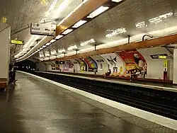 Les quais de la station, ligne 8.