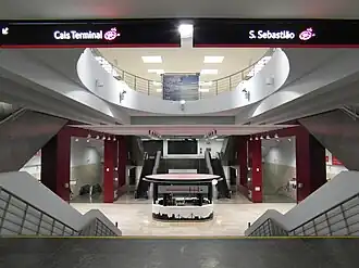 Intérieur de la station Aeroporto.