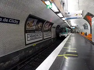 Quai de la ligne 13 en direction de Châtillon - Montrouge.