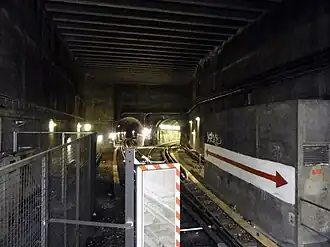 Voie provenant d'Asnières (à gauche), et boucle de retournement de l'ancien terminus (à droite) (ligne 13).