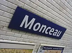 Plaque émaillée indiquant le nom de la station.