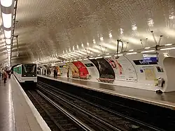 Quais de la ligne 6.
