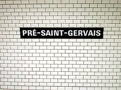 Plaque de la station Pré-Saint-Gervais du métro de Paris.