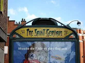 Détail de l'enseigne arrière de l'édicule.