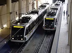 Trains à la station.