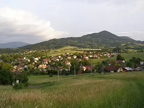 Metylovice et mont Ondřejník (890&nbsp;m).