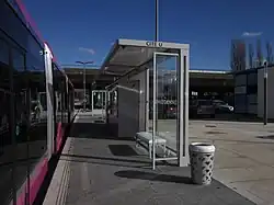 Quai de la station de départ à Cité U dans le Campus du Saulcy.