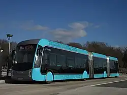 Un exemplaire en livrée "bleu" sur la ligne A au terminus de Saint-Eloy.