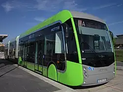 Un bus en livrée "vert" au terminus de Jules Michelet dans le quartier de Borny.