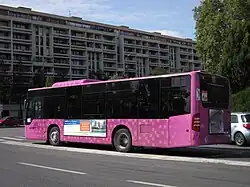 L'un des Mercedes-Benz Citaro K effectuant un service sur la ligne Proxis 111 sous sa livrée prune.