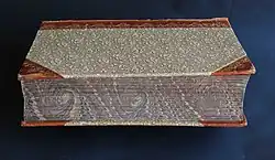 Décoration de coupe marbrée.