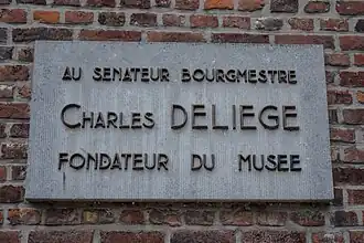 Plaque commémorative à l'entrée du musée.