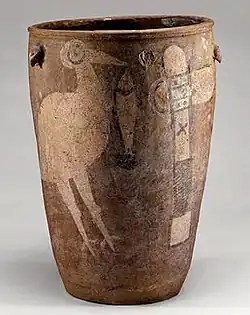 Urne funéraire peinte: cigogne, poisson et hache de pierre. Miaodigou (v. 3900-3000) Yangshao moyen, site de Yancun, Henan. H: 47&nbsp;cm. Musée national de Chine