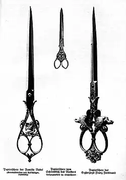 Ciseaux. À droite, la paire conçue pour l'archiduc François-Ferdinand.