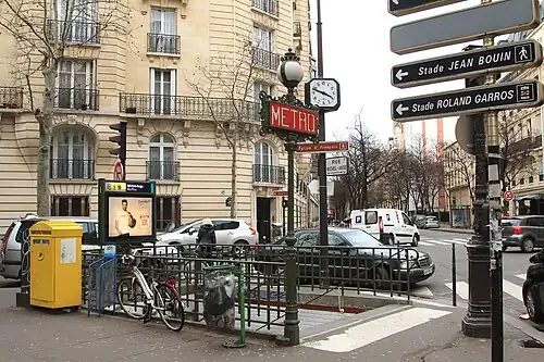 L'unique entrée de la station.