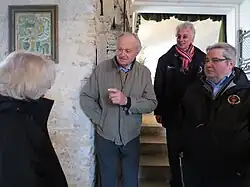 Michel Pont (au centre), viticulteur et collectionneur