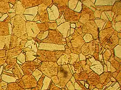 Macrographie d'un alliage de laiton.