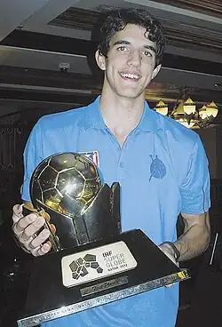 Miguel Sánchez en 2012 posant avec le trophée de la Coupe du monde des clubs