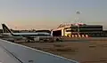 Aéroport de Milan-Linate, hangar Emporio Armani et Alitalia.