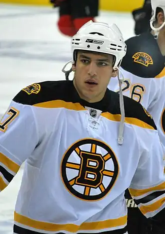 Milan Lucic, ici dans l'uniforme des Bruins de Boston, en gros plan