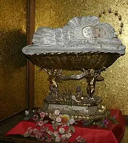 Statue de cire de Marie Enfant, XIXe&nbsp;siècle, nef gauche.