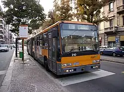En Italie, un trolleybus milanais avec immatriculation.