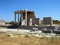 Ruines d'une stoa sur l'agora de Milet.