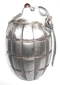 Grenade de profil.