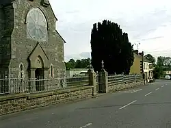 Drumlane Bar et l'église.
