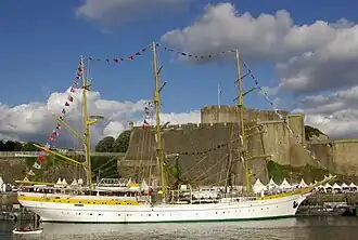 Mircea à Brest 2008 vu par tribord.