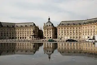 Place de la Bourse et miroir d'eau.