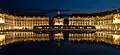 Place de la Bourse se reflétant dans le miroir d'eau.