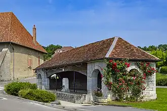 Le lavoir-abreuvoir.