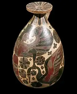 Maîtresse des oiseaux. Alabastre, 625-600. Corinthien ancien orientalisant, groupe du style des points blancs.H 19,2&nbsp;cm. Louvre