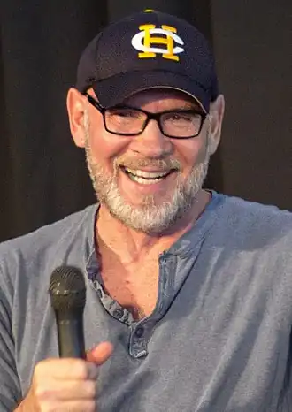 L'interprète du personnage, Mitch Pileggi, ici en 2013 à Wellington