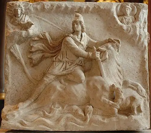 Bas-relief représentant la tauroctonie, avec Sol en haut à gauche et Luna en haut à droite. IIe – IIIe&nbsp;siècle, musée du Louvre.