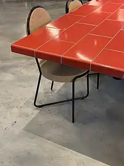 Mobilier de la MÉCA, table et chaise