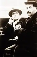 Amedeo Modigliani et Adolphe Basler à La Rotonde (c. 1918).