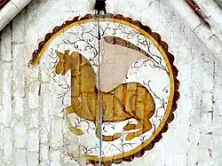 Peinture murale sous la voûte, taureau de St-Luc, vestige du tétramorphe.