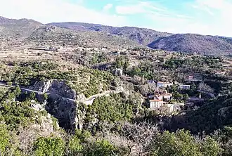 Molitg-les-Bains. La Castellane et certains de ses affluents ont profondément entaillé cette zone granitique, qui délimite la partie nord du Conflent.