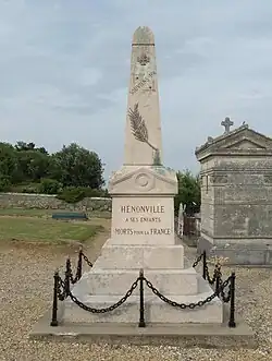 Monument aux morts, au cimetière.