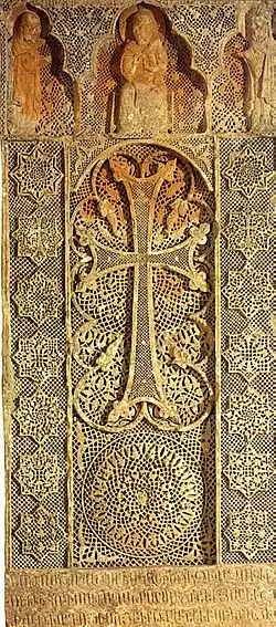 Khatchkar du monastère de Noravank, sculpté en 1308 par Momik, préservé à Etchmiadzin.